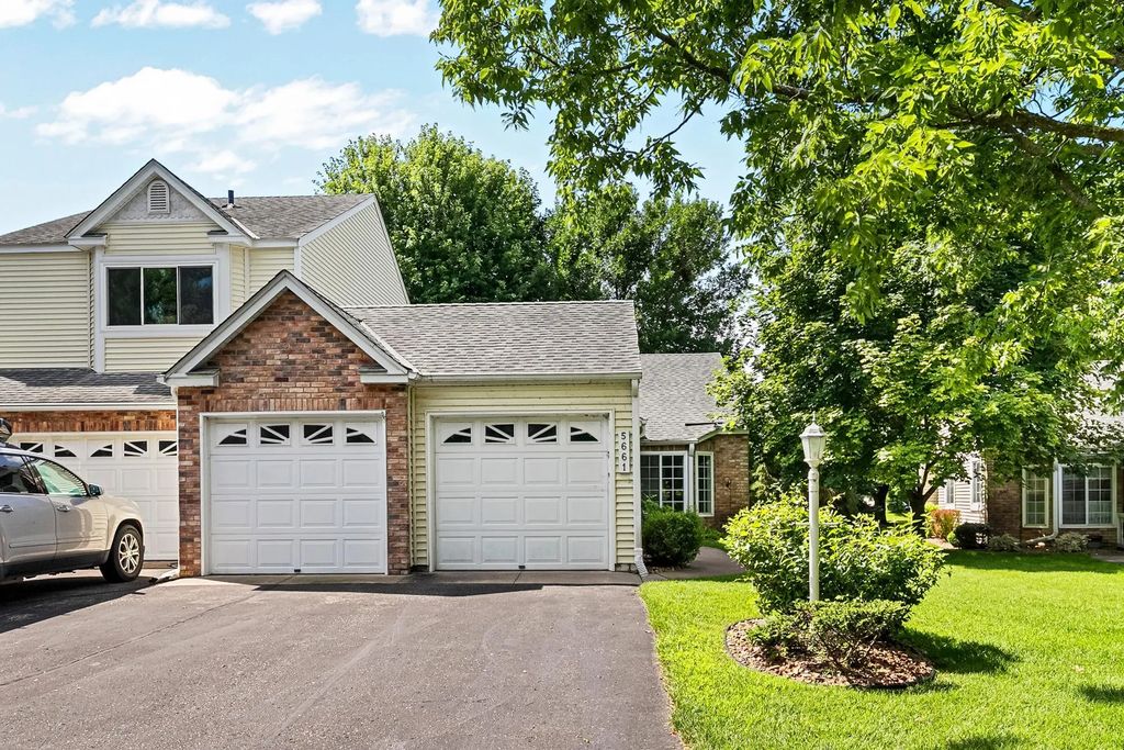 5661 Donegal Court, Shoreview
