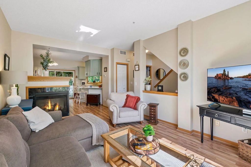 8829 Brunswick Path 1204, Inver Grove Heights