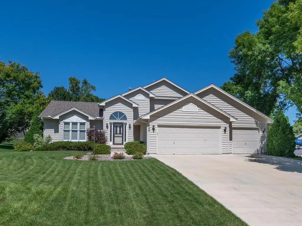 733 Ashley Drive, Chaska