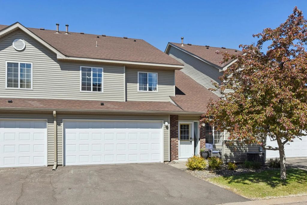 2335 Oakridge Circle, Hudson