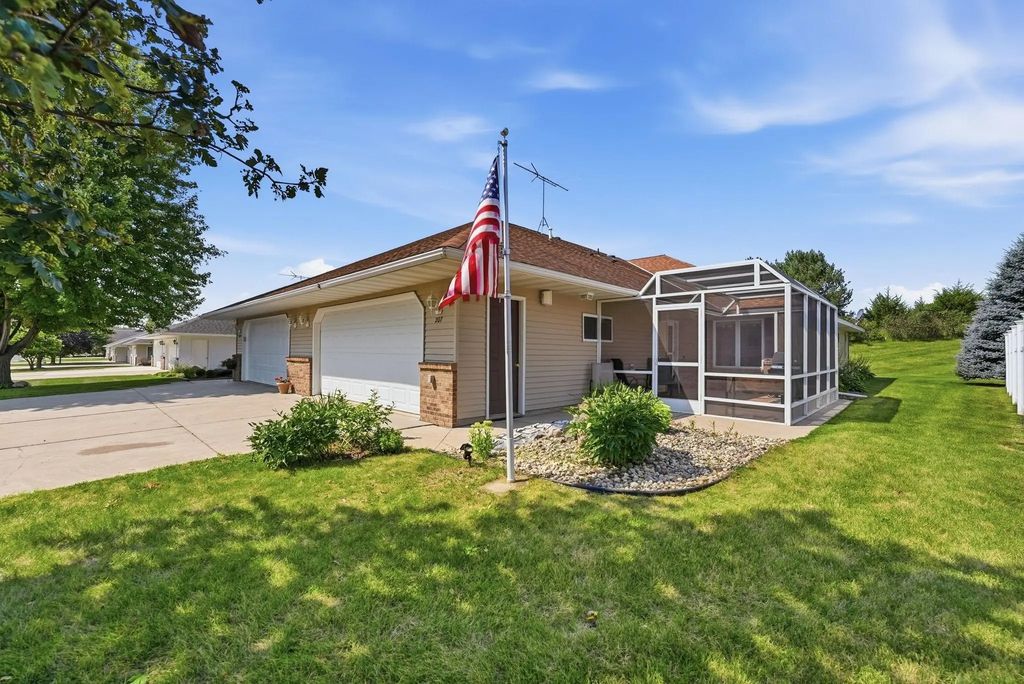 207 Circle View Drive, Dassel