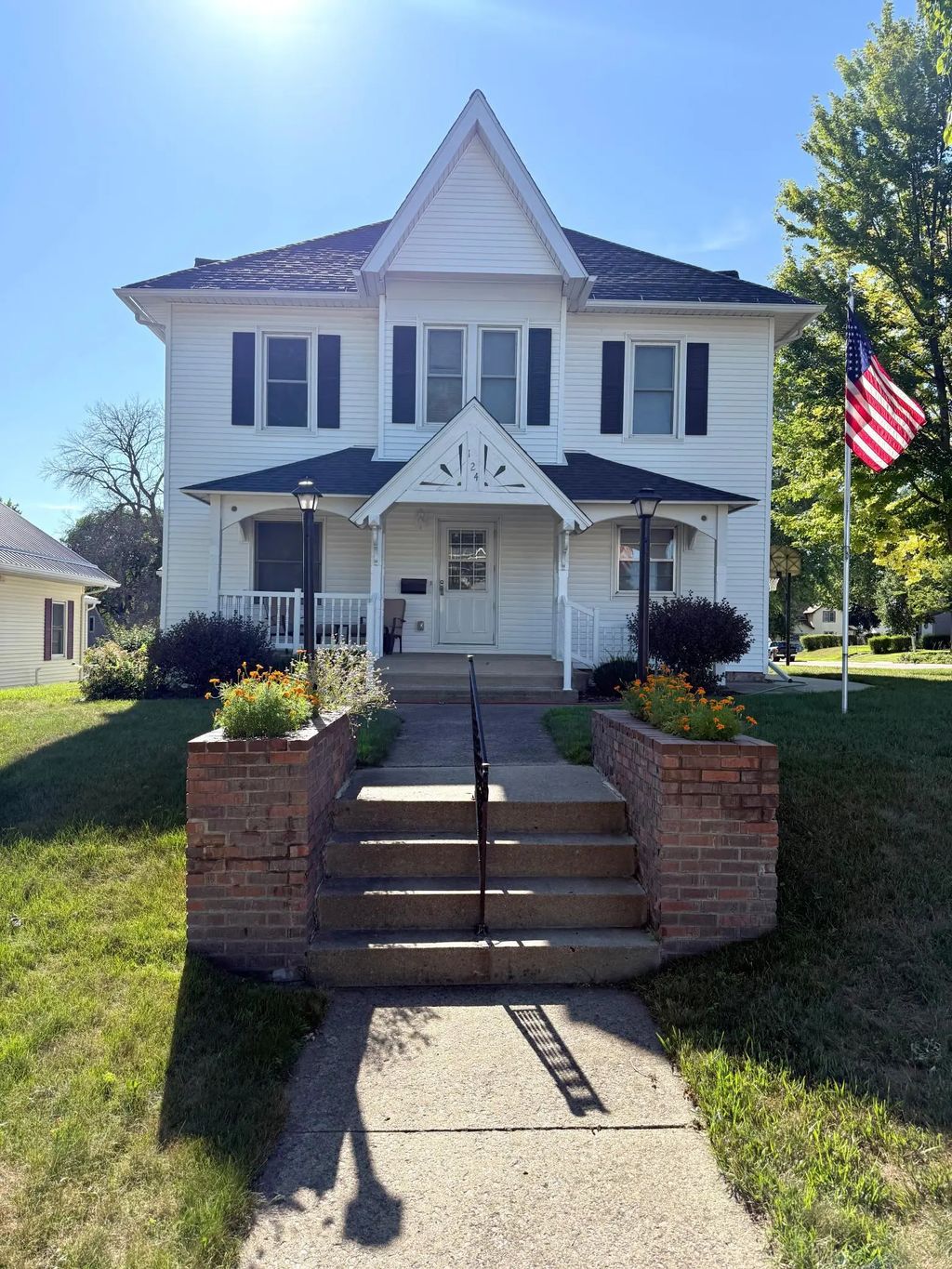 124 N Spring Avenue, Springfield