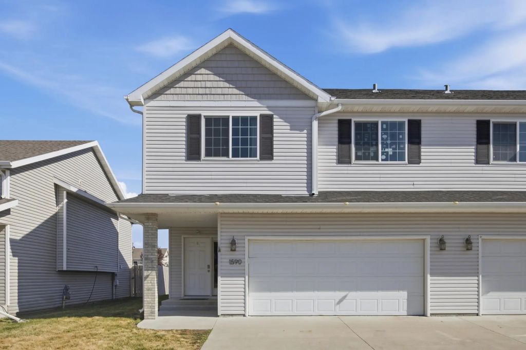 1590 35th Avenue S, Moorhead
