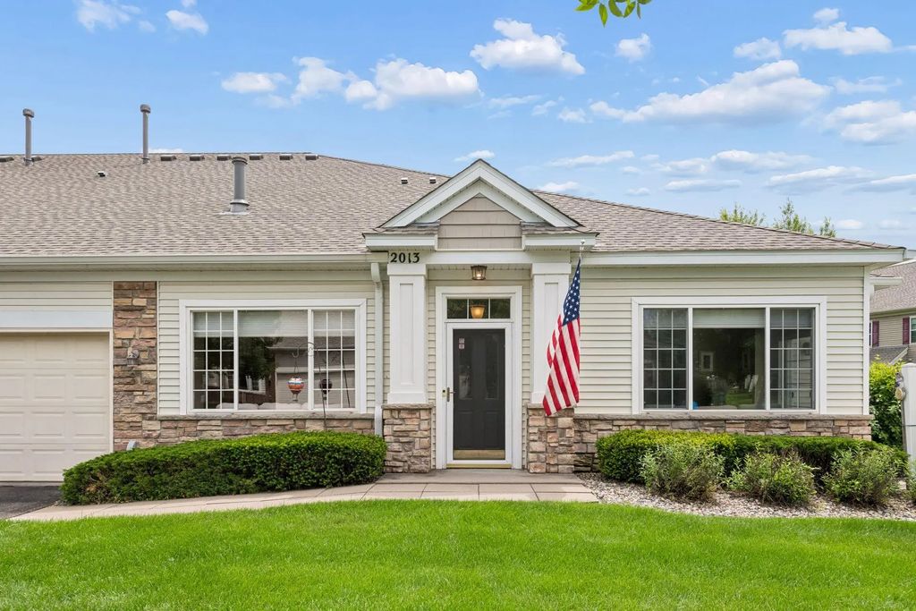2013 Stahlke Way, Chaska