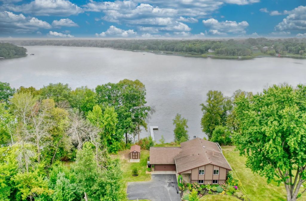 25253 W Comfort Drive, Forest Lake