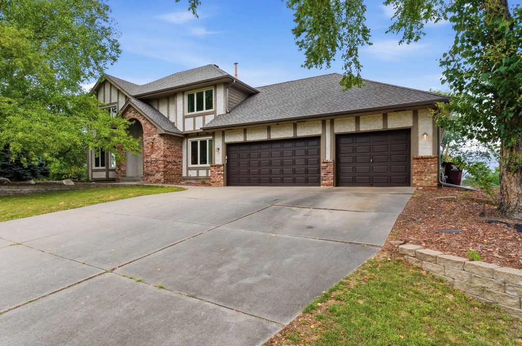 1467 Kings Crest, Eagan