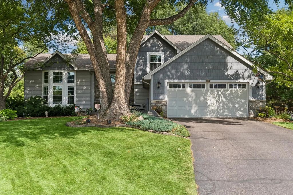 505 Severn Way, Eagan
