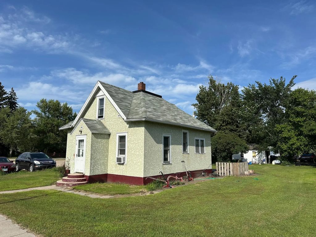 410 Conley Avenue S, Thief River Falls
