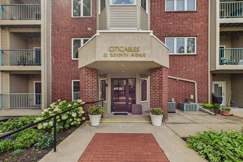 32 11th Avenue S 202, Hopkins