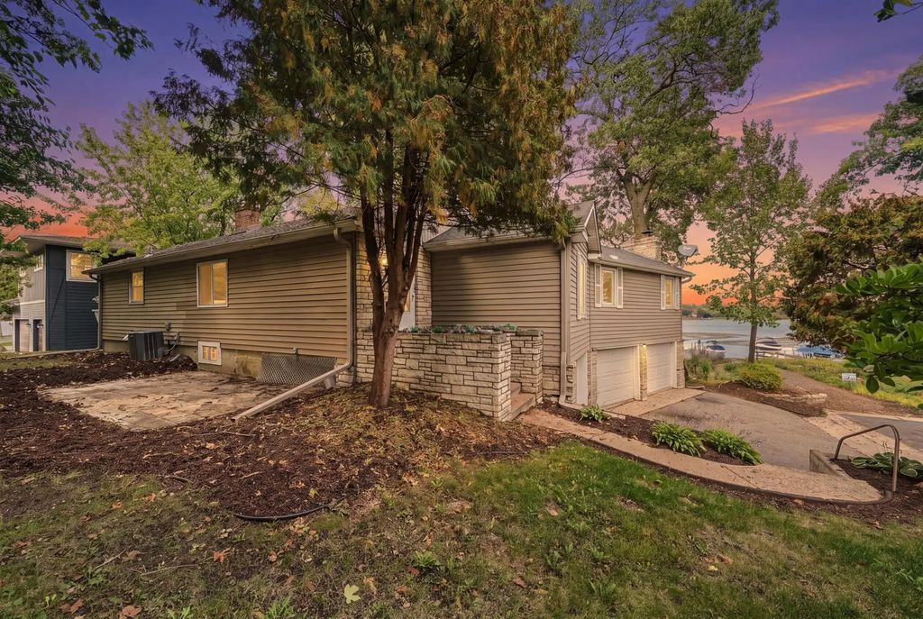 2149 Cardinal Lane, Mound