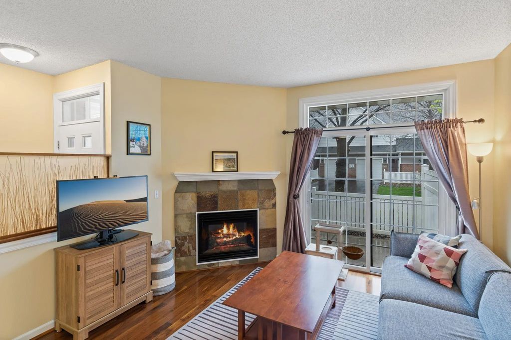 17918 Cobblestone Way, Eden Prairie
