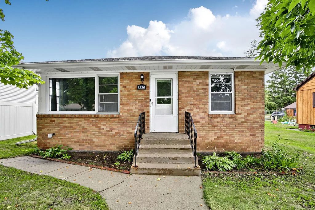 745 27th Avenue N, Saint Cloud