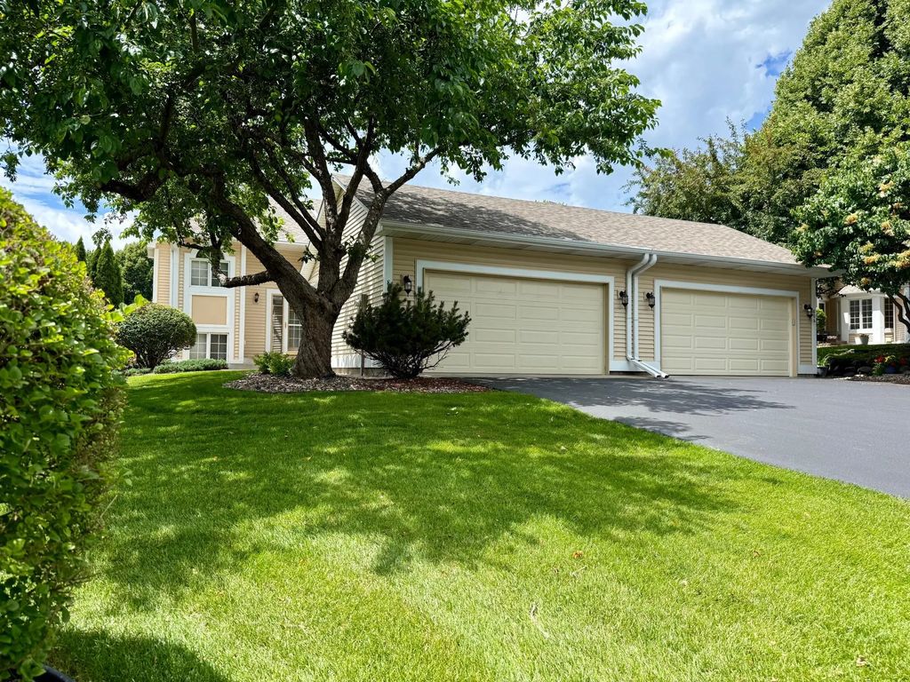 808 Winterberry Drive, Woodbury