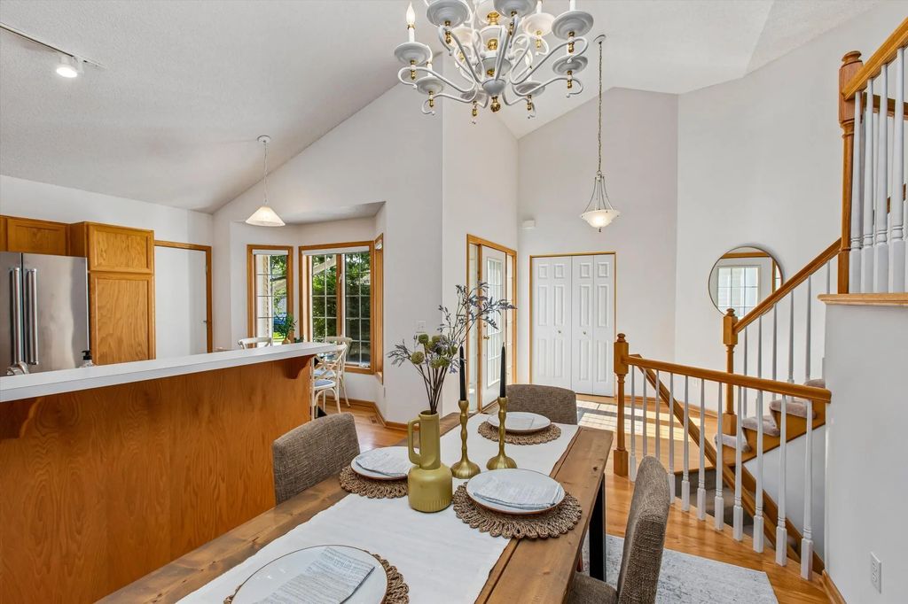808 Winterberry Drive, Woodbury