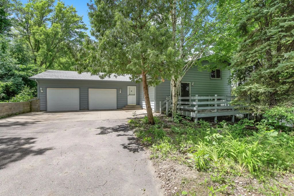 7435 Kurt Street, Loretto