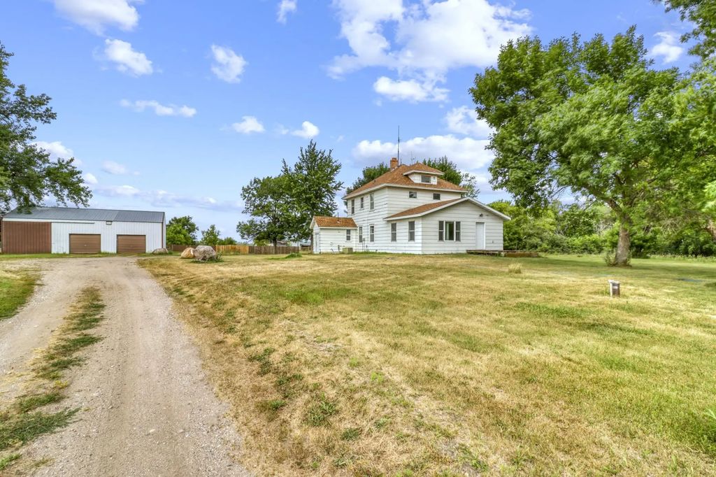 5547 157th Street S, Glyndon