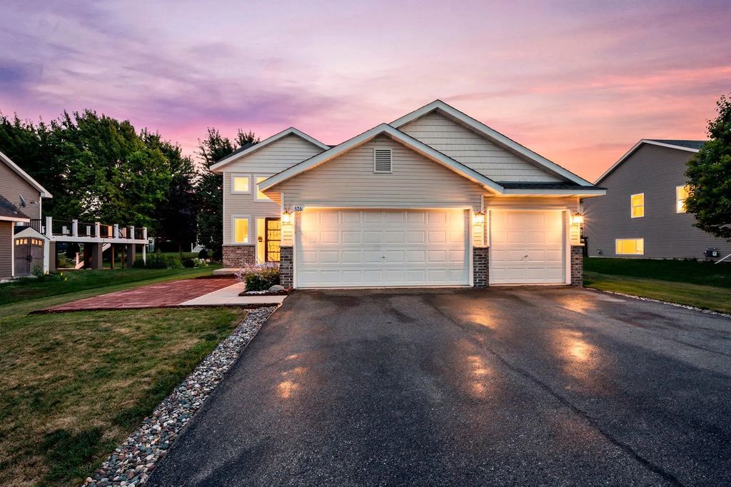 526 Hackney Avenue, Shakopee