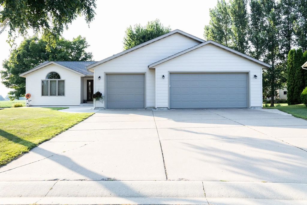 25 Benson Drive S, Lewiston