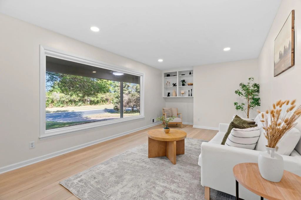 9068 Rice Lake Road, Maple Grove