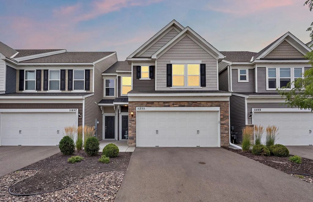 11255 Crestbury Drive, Woodbury