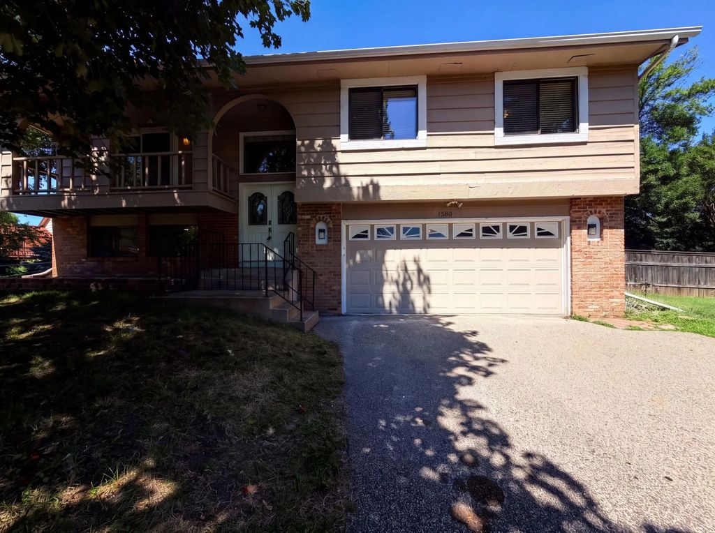 13802 Holyoke Path, Apple Valley