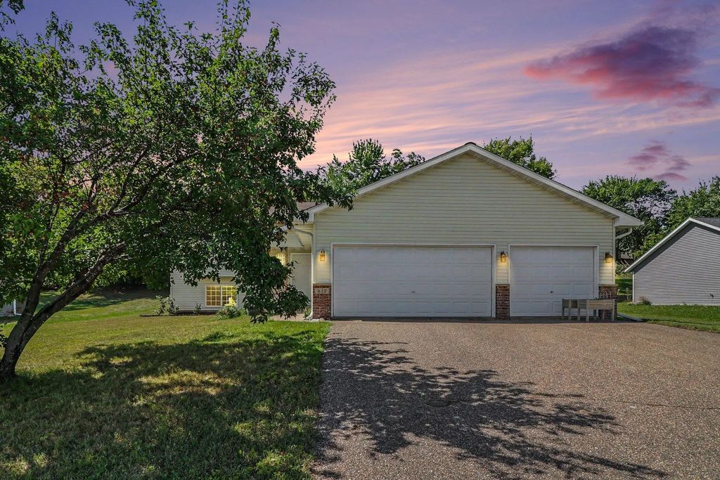 612 Deer Trail, Montgomery