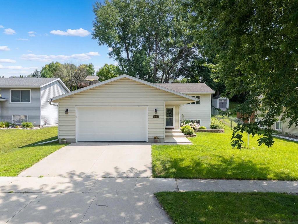 2736 Rose Drive Se, Rochester