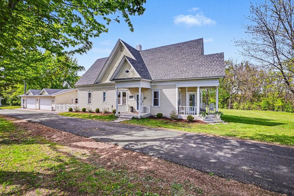 16680 County Road 40, Carver