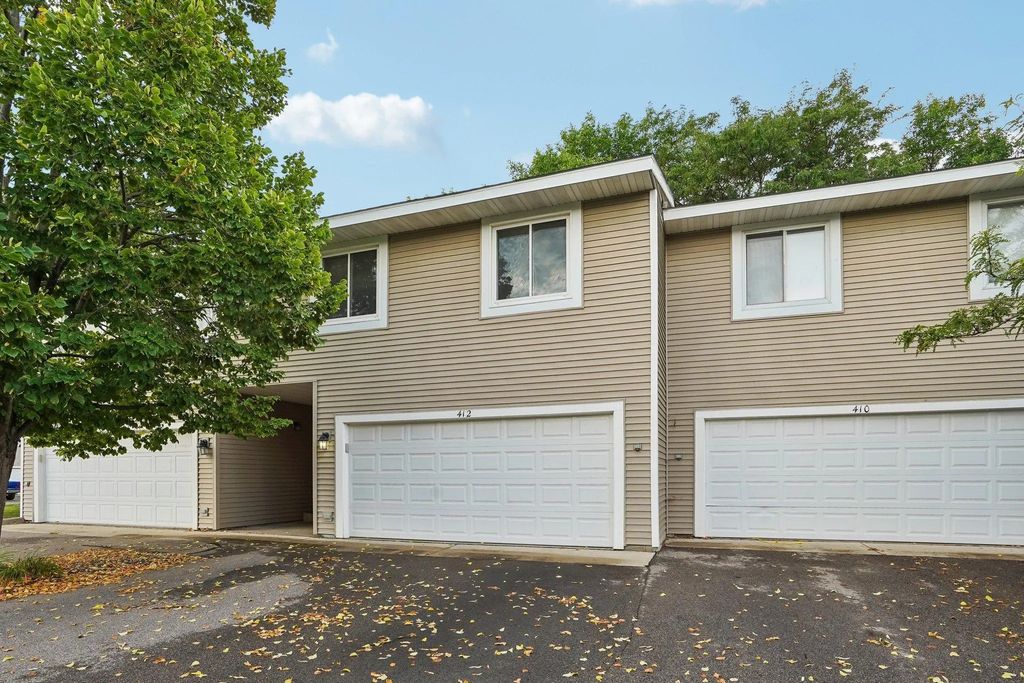 412 Whispering River Lane, Farmington