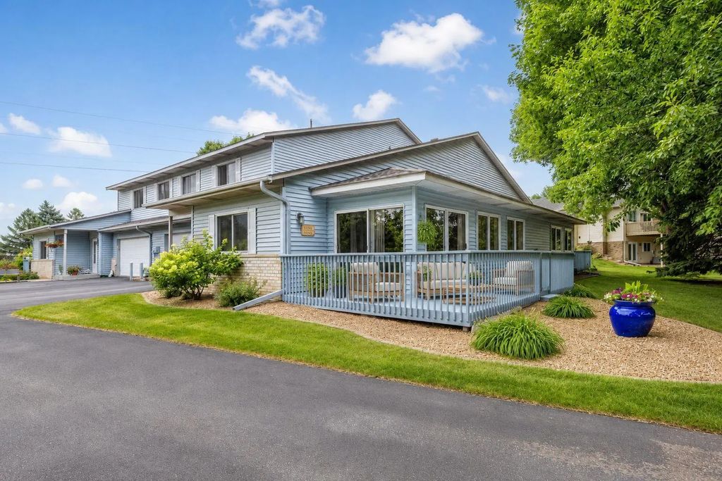 1154 Aston Circle, Burnsville