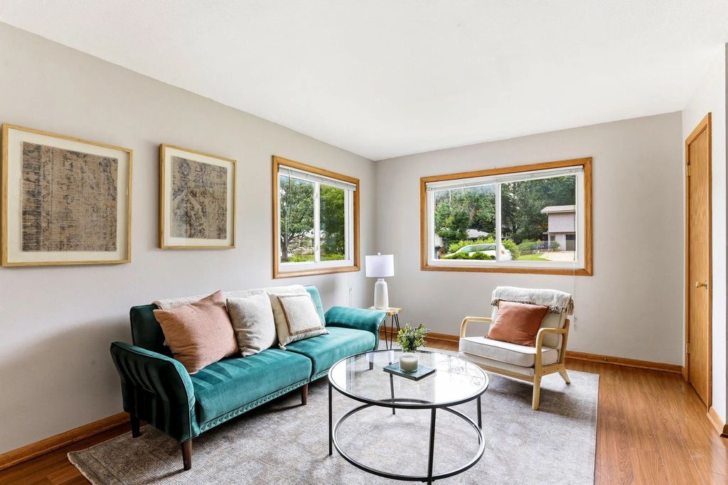 6218 France Avenue S, Edina