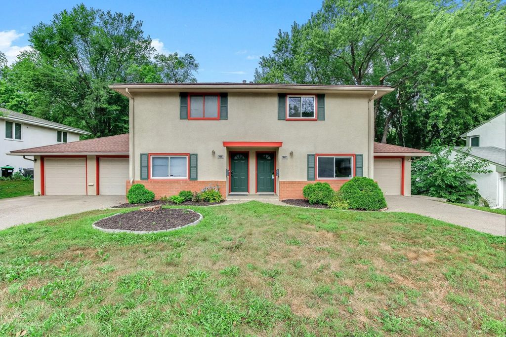 6218 France Avenue S, Edina