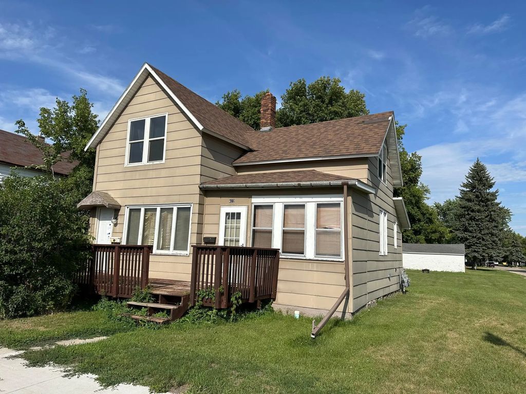 422 Conley Avenue S, Thief River Falls