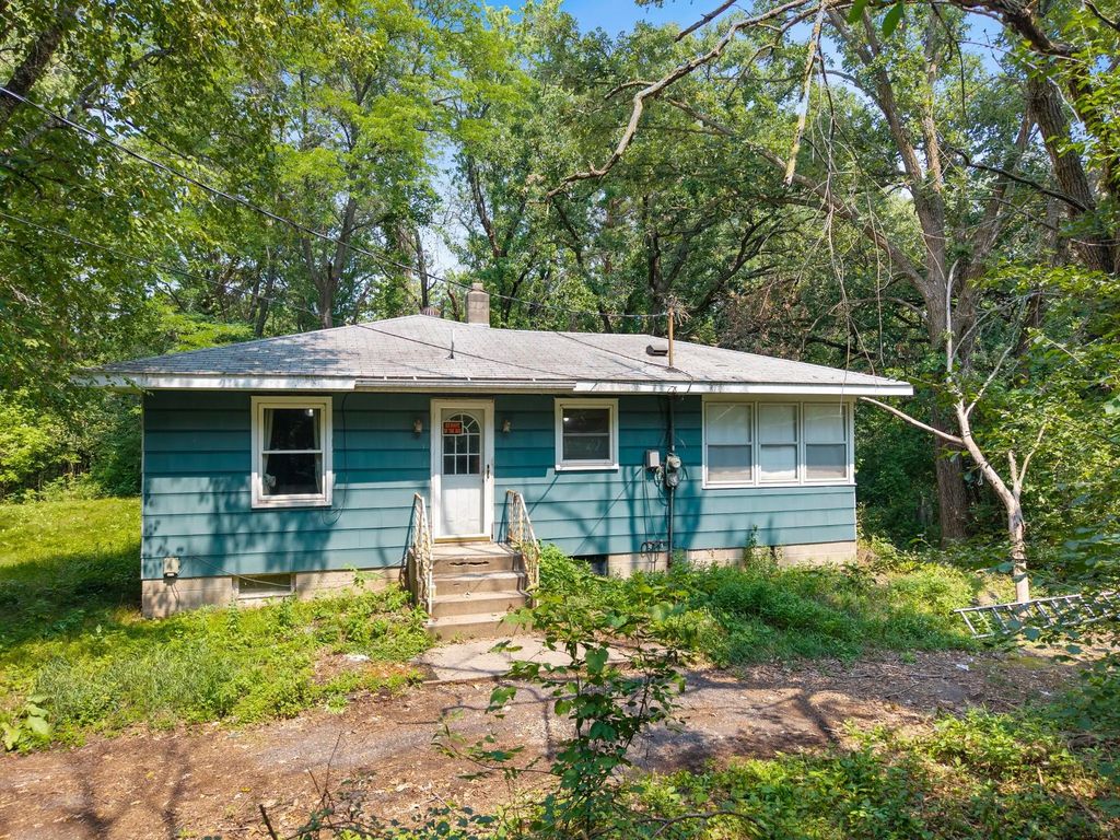 17225 Round Lake Boulevard Nw, Andover
