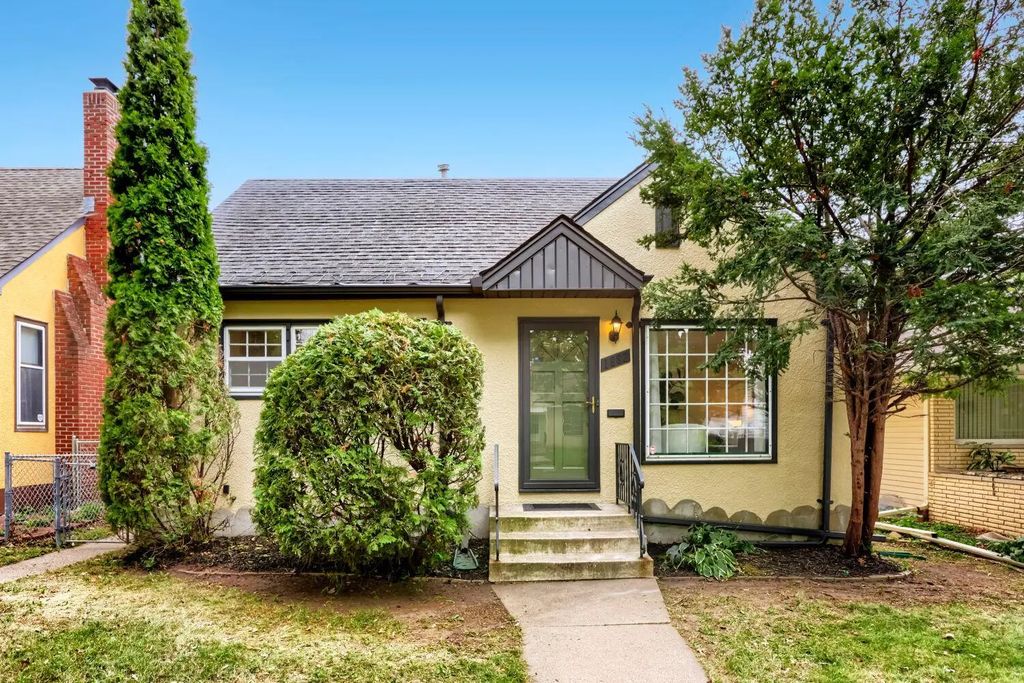 1882 Hawthorne Avenue E, Saint Paul