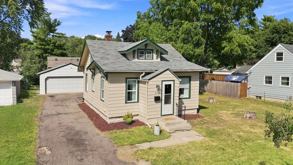 6714 Corvallis Avenue N, Crystal