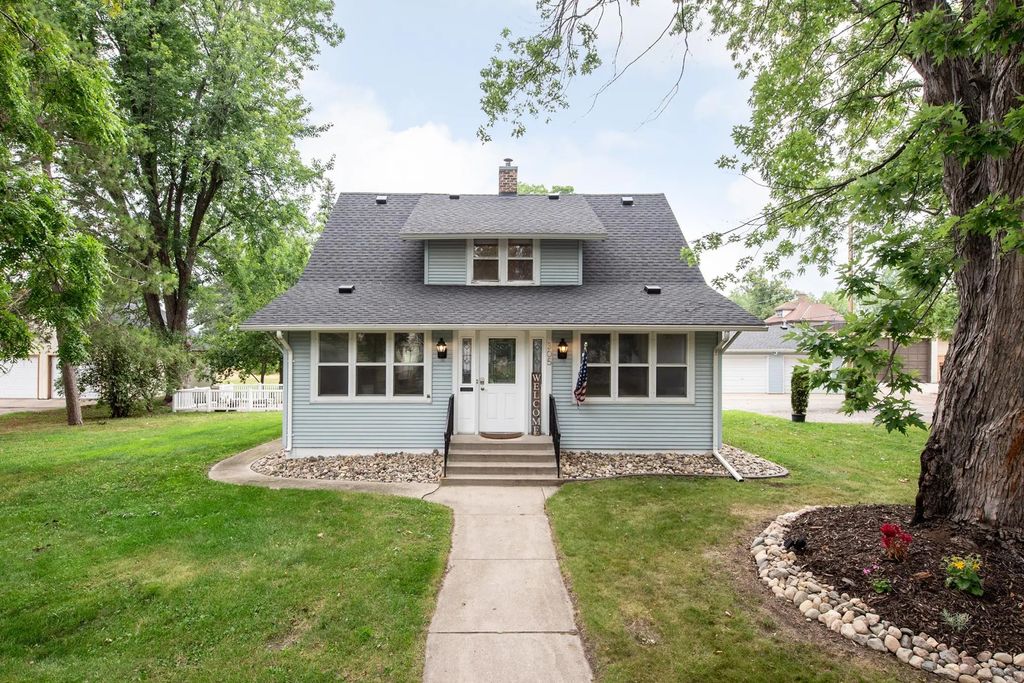 305 8th Avenue E, Alexandria