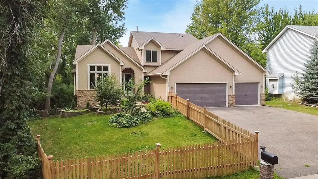 7087 Wellington Lane N, Maple Grove