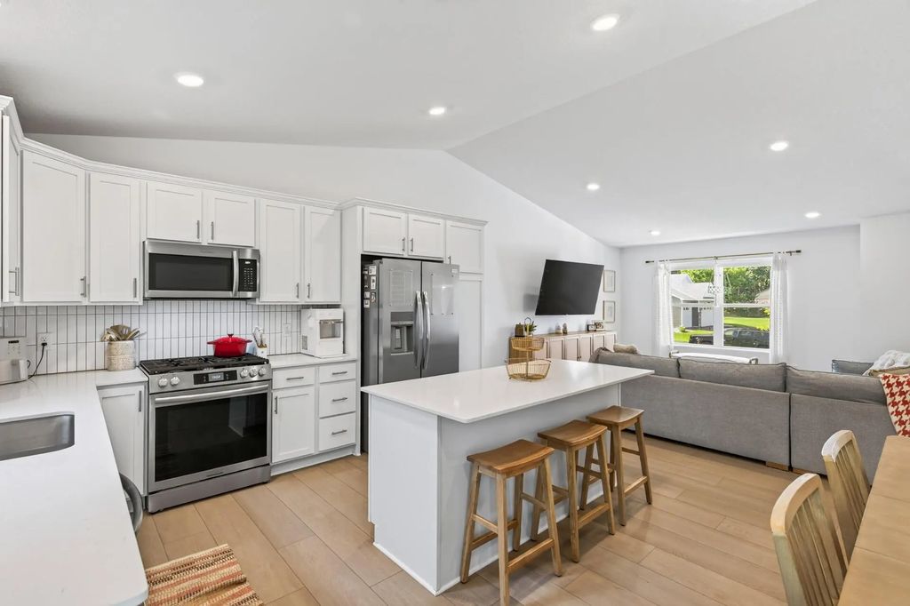 12994 10th Avenue N, Zimmerman