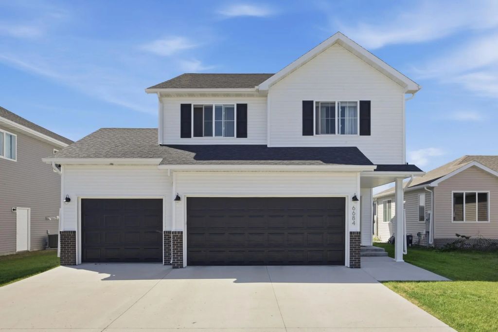 6684 Toronto Drive S, Fargo