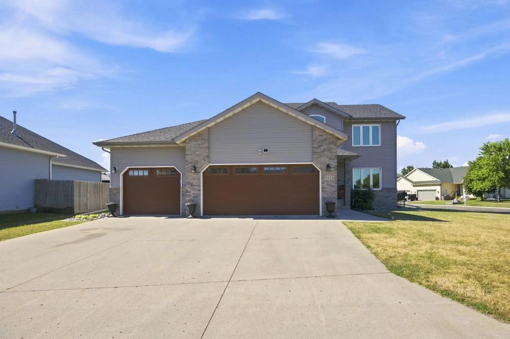 3526 Park Avenue S, Fargo