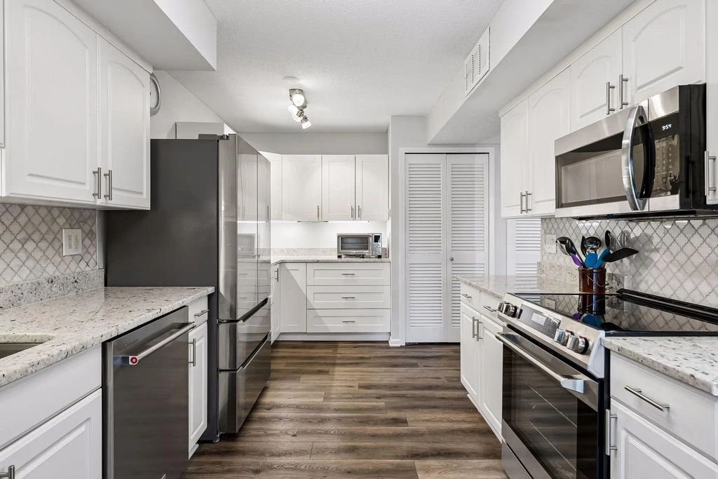 3412 Oak Ridge Road 308, Hopkins