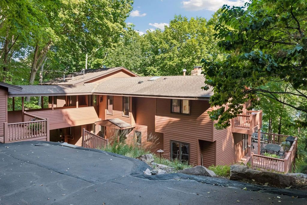 5845 Ridge Road, Shorewood