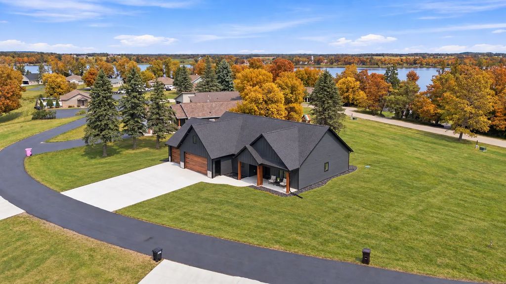 20639 County Highway 21, Detroit Lakes