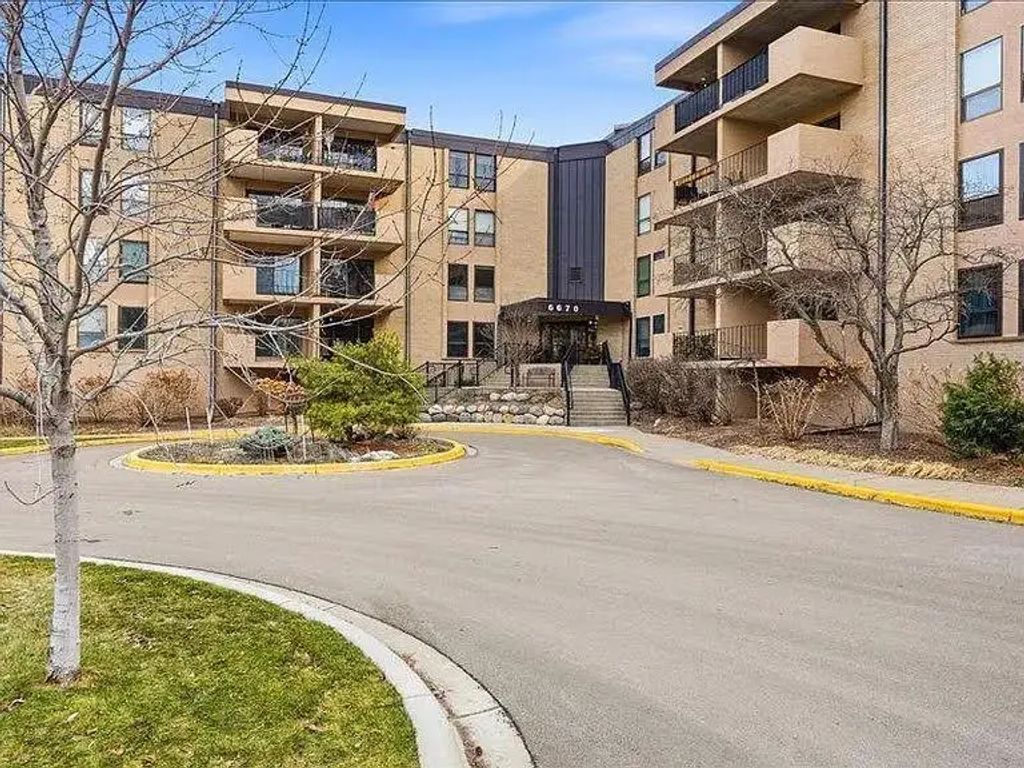 6670 Vernon Avenue S 106, Edina