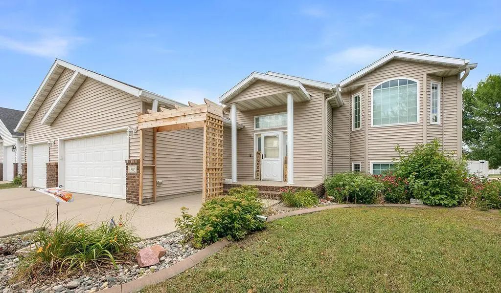1502 Baywood Drive, West Fargo