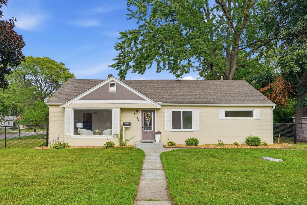 5724 Hampshire Avenue N, Crystal