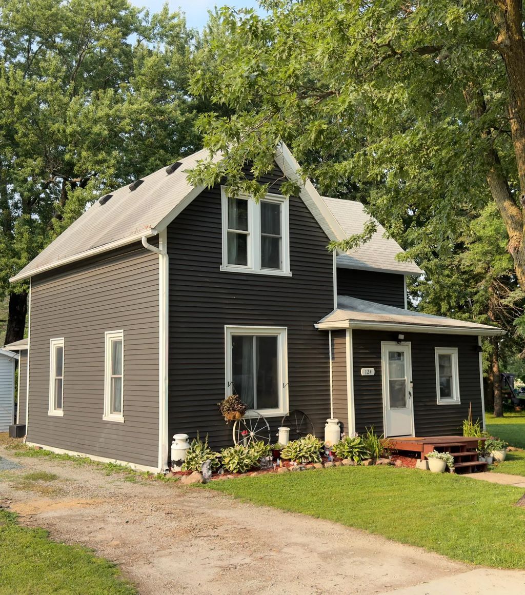 124 Arnold Street, West Concord