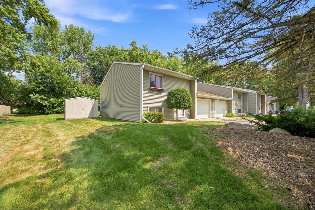 7093 146th Street W, Apple Valley
