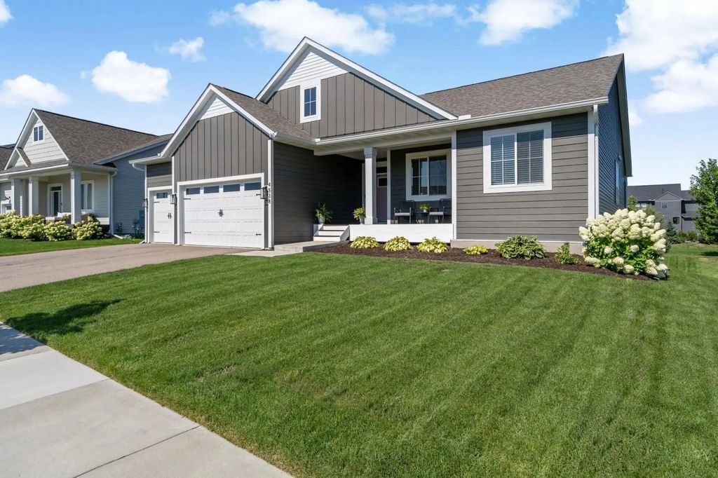 4538 Savanna Trail, Chaska